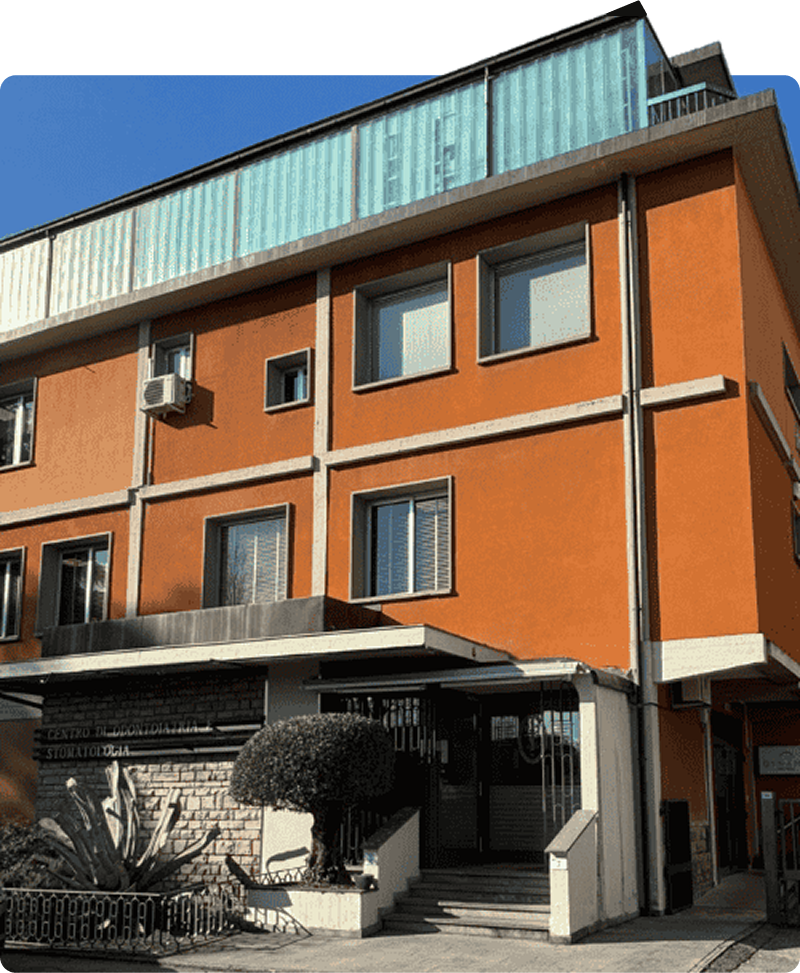 Facciata del Centro di Odontoiatria e Stomatologia F. Perrini a Pistoia, punto di riferimento per ortodonzia e gnatologia